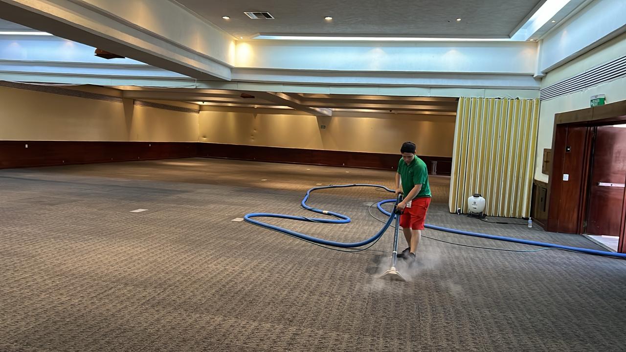 //beachsidecarpetcleaning.com/wp-content/uploads/2025/09/Commercial-carpet-cleaning-service.jpg